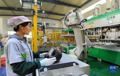 秸稈變廢為寶 山東滕州環(huán)保產(chǎn)品研發(fā)與銷售的新路徑