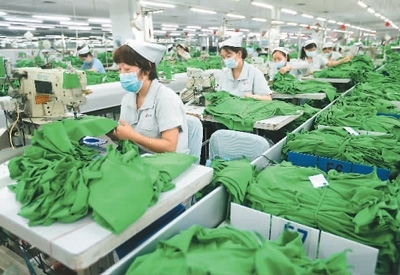 出口退稅政策加力穩(wěn)外貿(mào) 浙江稅務(wù)完善機(jī)制助服裝產(chǎn)業(yè)升級